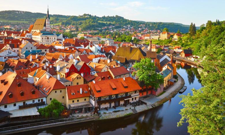 Wisata Sejarah Medieval di Český Krumlov: Kota Tua Terpelihara di Ceko