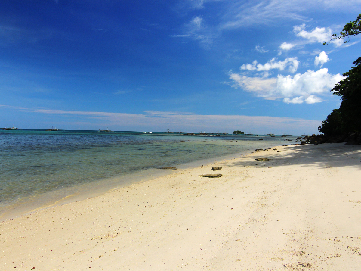 Menelusuri Keindahan Bukit Perahu Belitung: Pantai Tersembunyi di Balik Tebing Granit