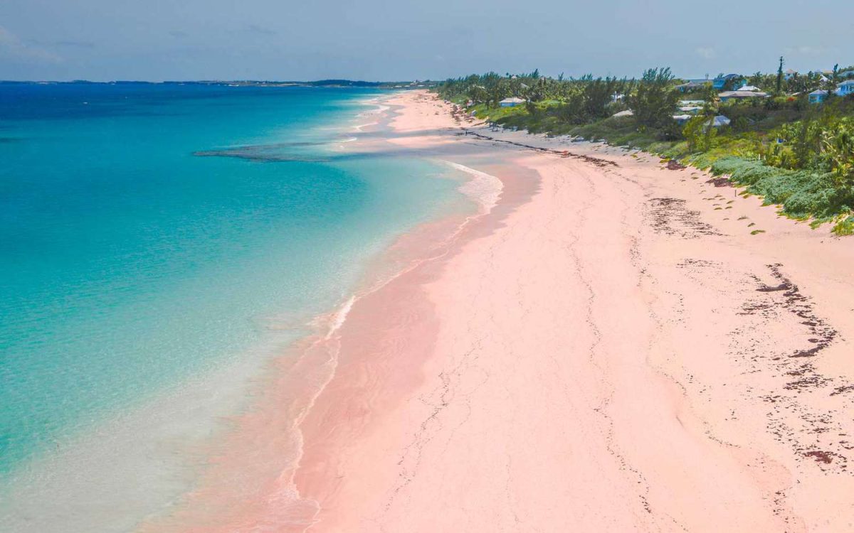 Liburan ke Pantai Pink, Lombok: Keunikan Pasir Berwarna Pink