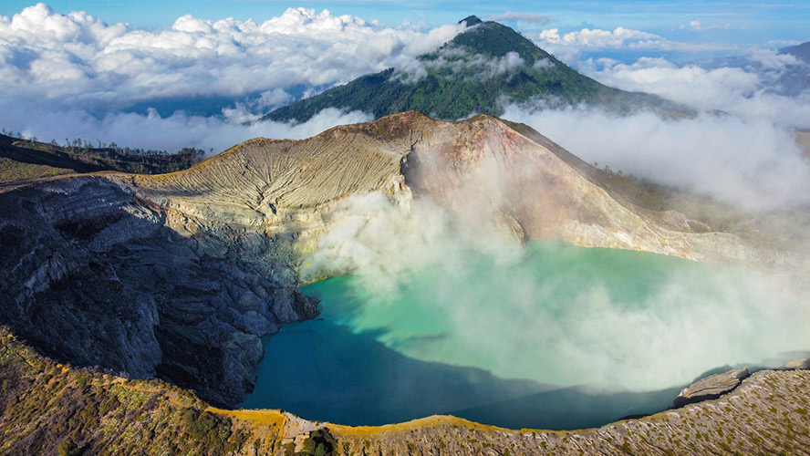 Liburan ke Kawah Ijen, Jawa Timur: Menyaksikan Api Biru yang Menakjubkan