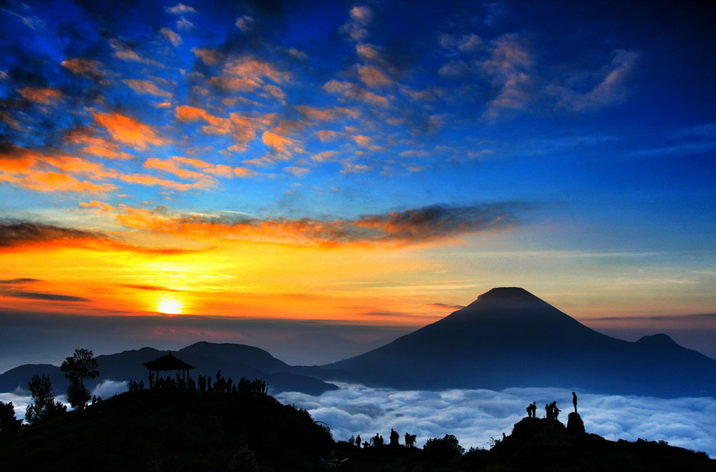 Menikmati Golden Sunrise di Bukit Sikunir Dieng